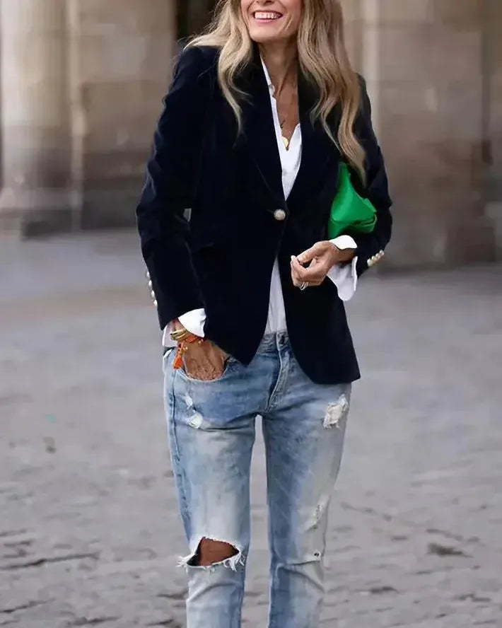 Camille | Blazer Noir Femme Chic en Velours avec Détails Dorés 2