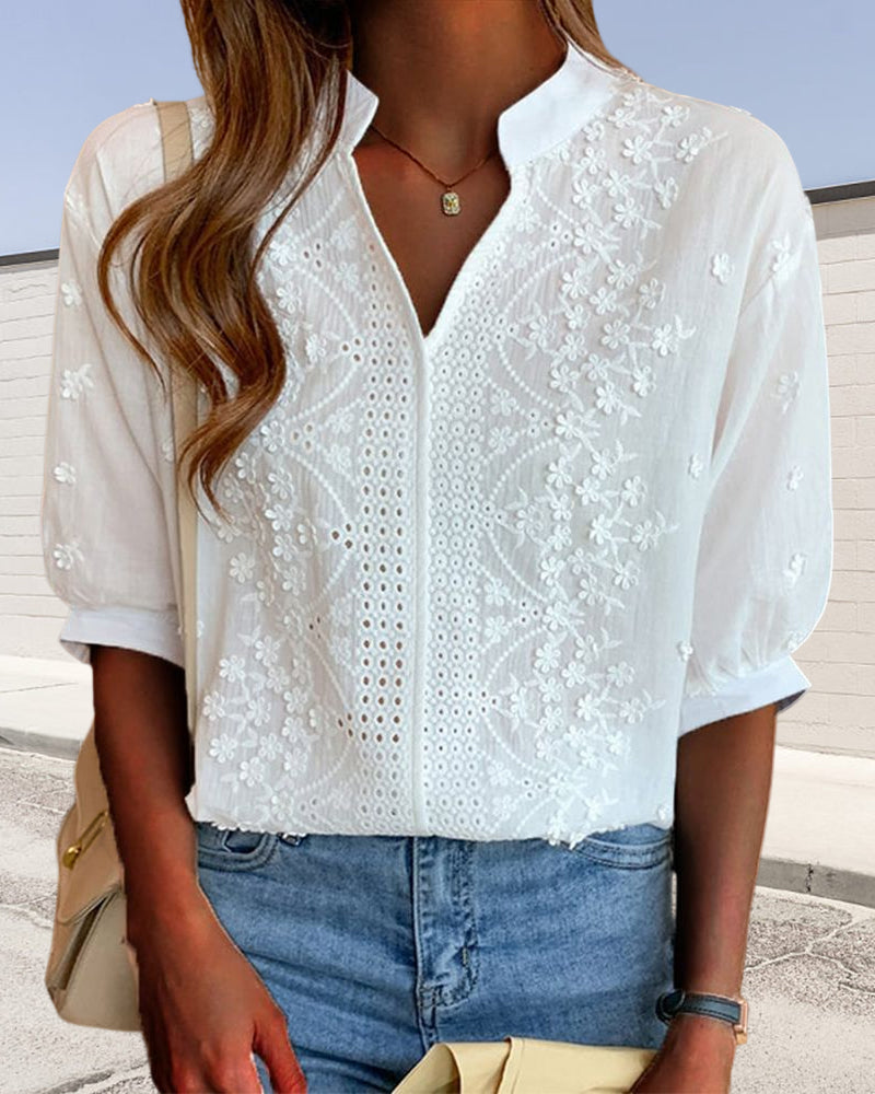 Camille | Blouse Femme Élégante avec Broderies et Col Ouvert 0