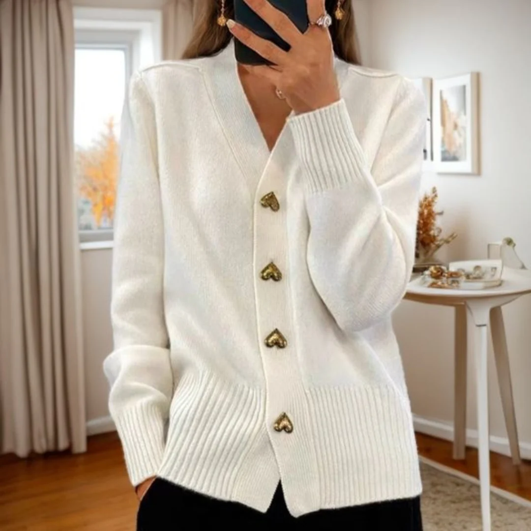 Camille | Gilet Sans Manche Femme Doux avec Boutons en Forme de Cœur 5