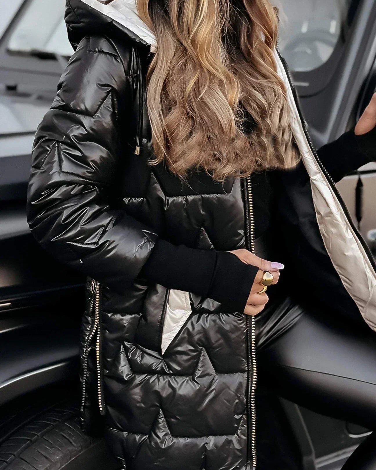 Léa | Manteau Hiver Femme Élégant avec Capuche et Doublure Rembourrée 3